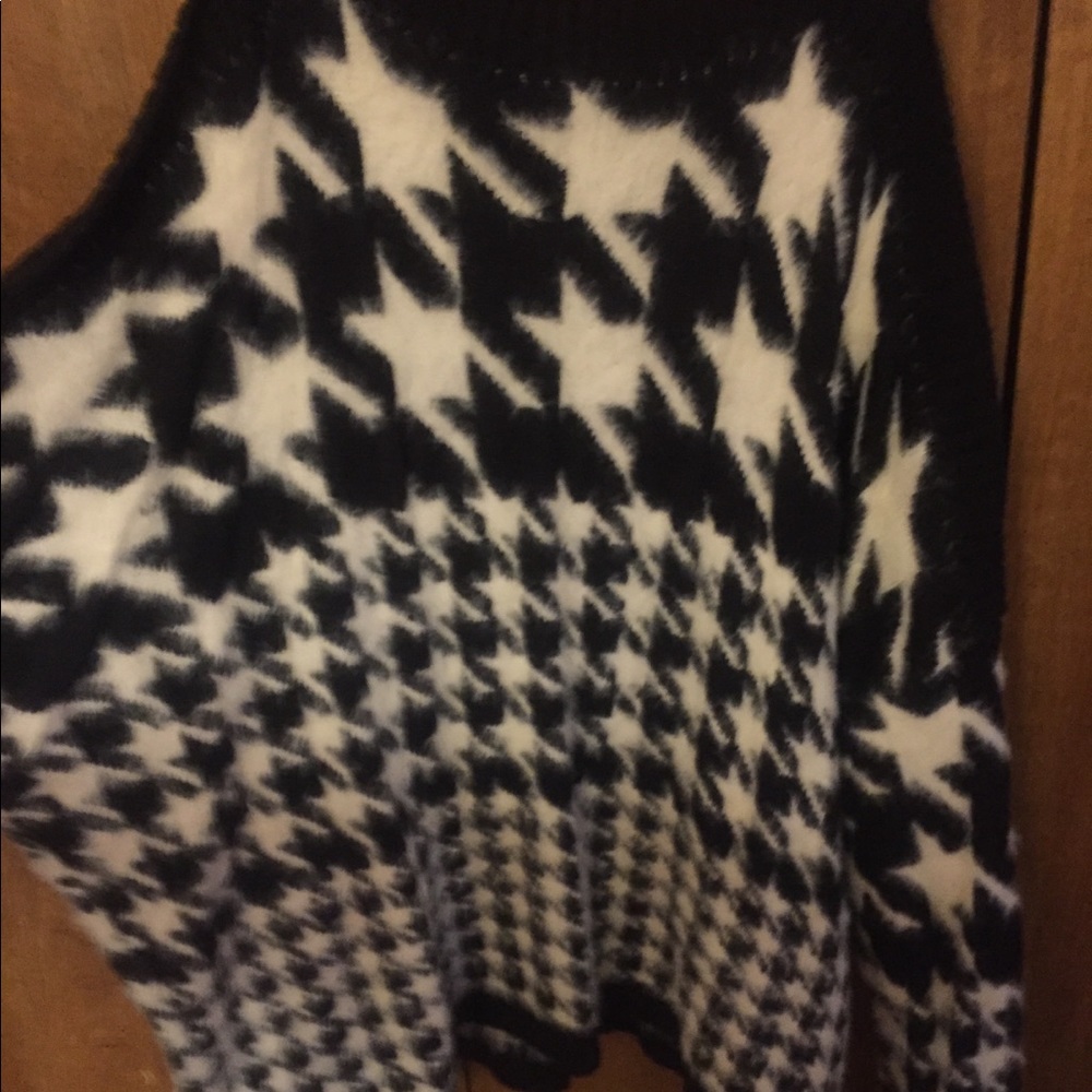 Express Sweater - Picture 4 of 4